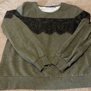 Used sweater size L by Apt9